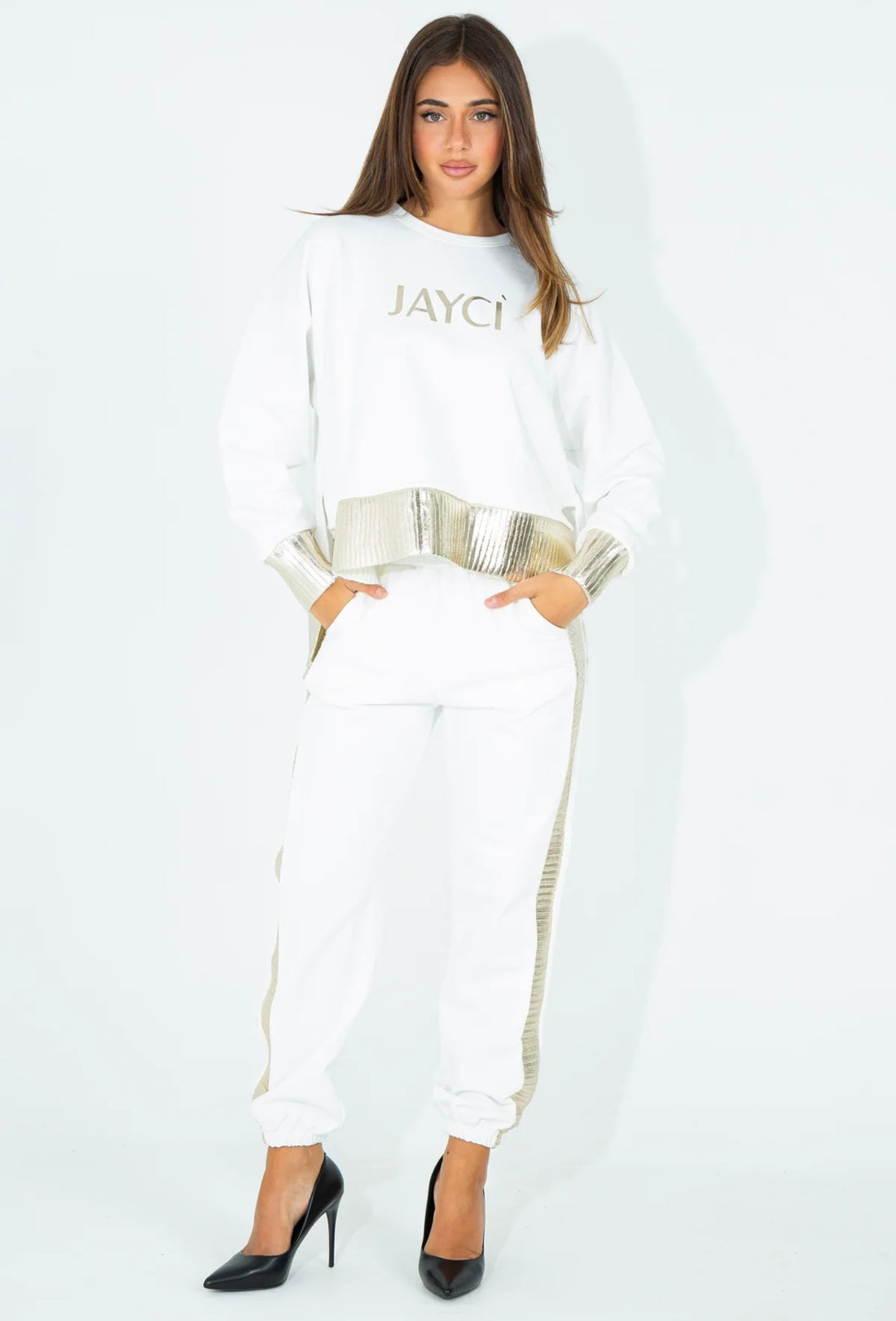 JAYCI
FELPA CON DETTAGLI PLACCATI