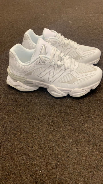 NEW BALANCE 9060 Triple White