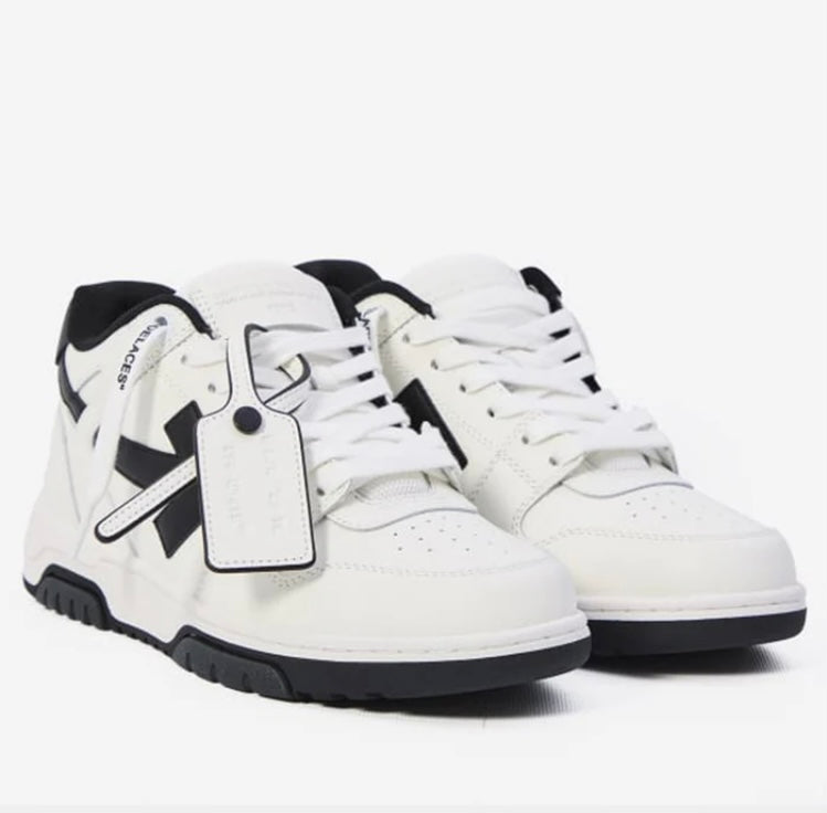 Off-White
Sneakers Out of Office in pelle