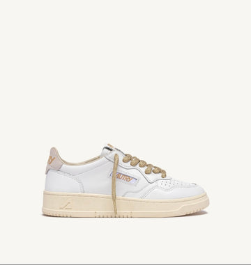 AUTRY SNEAKERS
SNEAKERS MEDALIST LOW IN PELLE BIANCA E DETTAGLI LUREX ORO